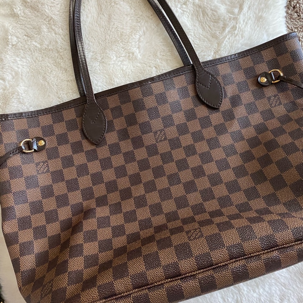Louis Vuitton Neverfull mm Authentic